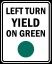 Un panneau left turn yield on green aux États-Unis.