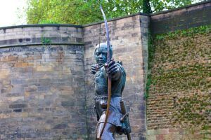 Une image d'une statue de Robin des Bois