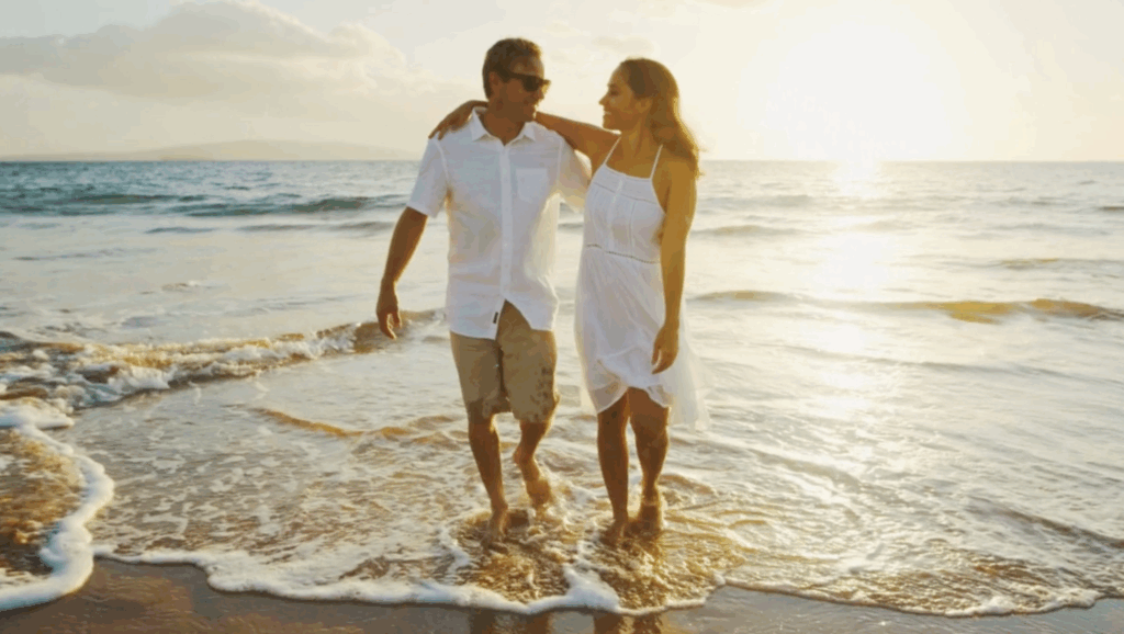 Image d'un couple se promenant sur la plage - Attention à la prononciation de ces mots en anglais