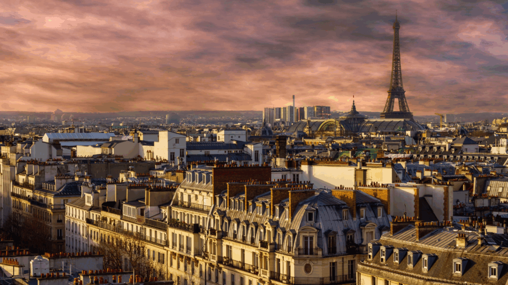 Image de Paris avec la Tour Eiffel en arrière-plan - La différence entre WENT et HAVE GONE